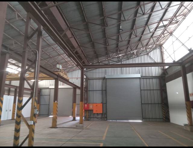 513M² BUILDING TO LET IN APEX
